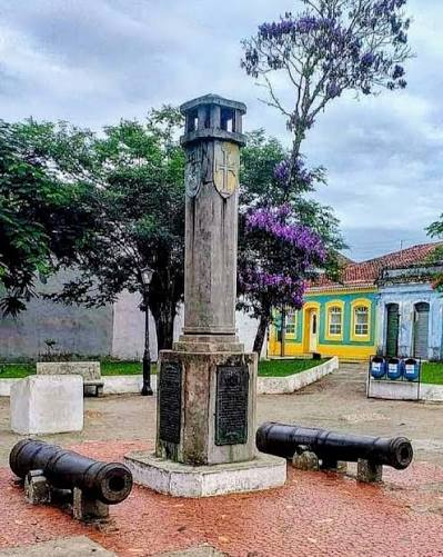 Canhhões praça Martim Afonso Caananéia